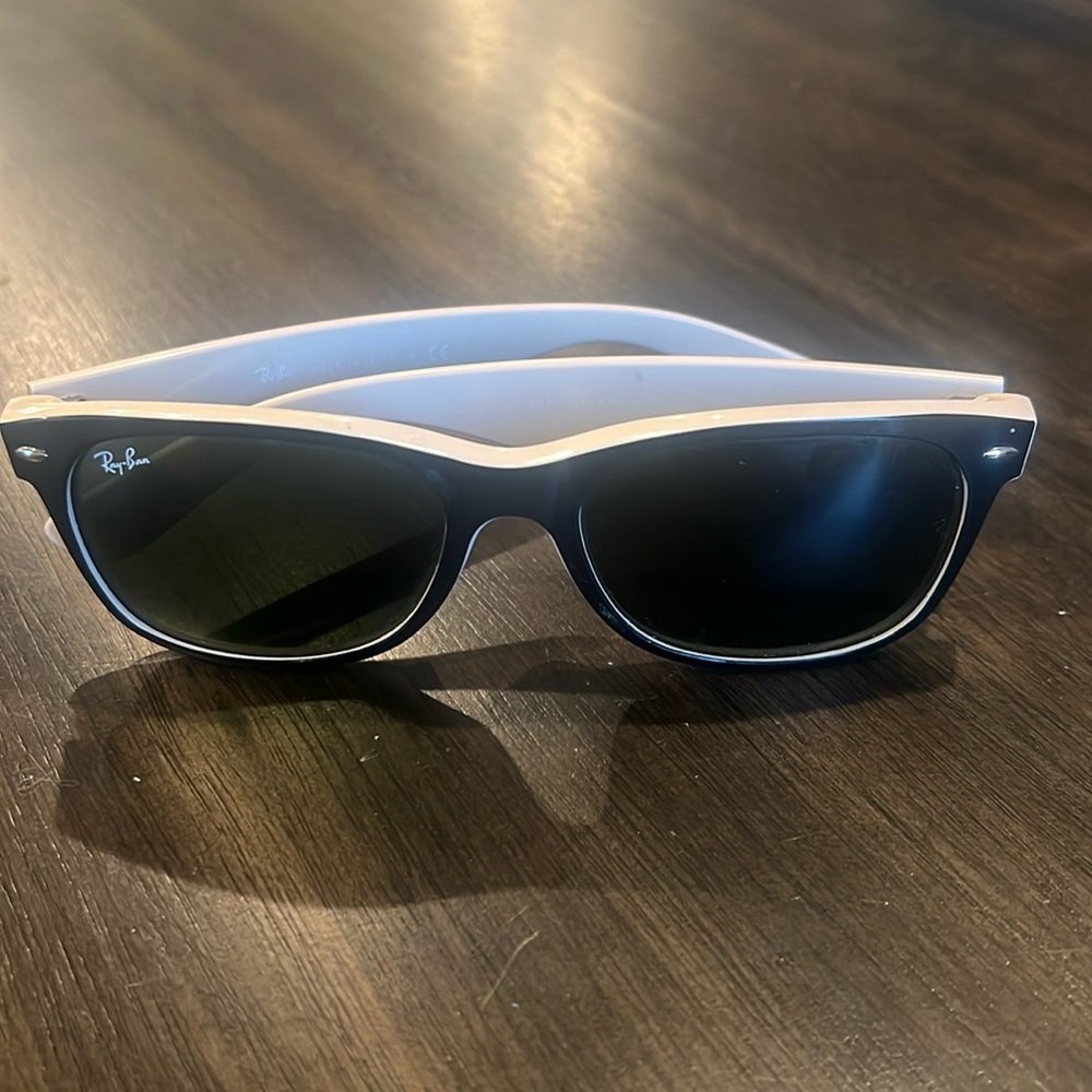 Rayban 2132 Wayfarer Color Mix Sunglasses